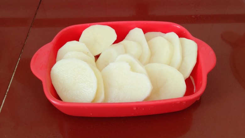 茄汁土豆泥,装进碟子里