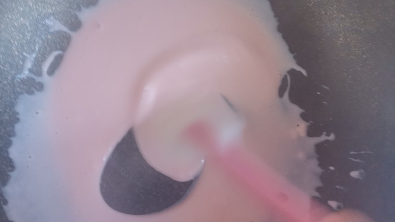 豆腐布丁,锅烧热,开小火不停地搅拌翻炒至起泡泡,变有点稠,关火