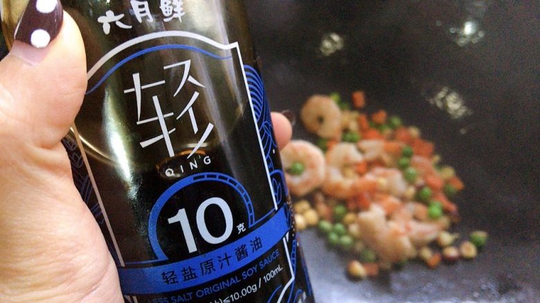 青豆炒虾仁,轻盐原汁酱油,只增酱香微微咸