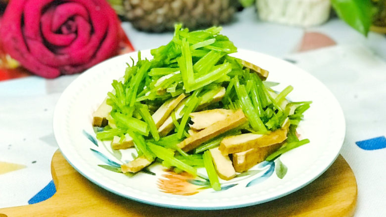 芹菜炒豆干,清爽美味