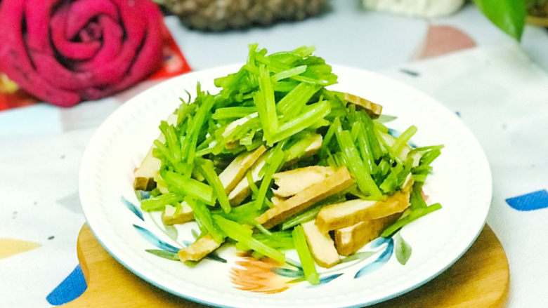 芹菜炒豆干,营养丰富