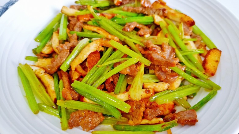 芹菜炒豆干,太香了!