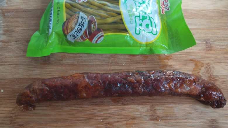 酸豆角炒腊肉,酸豆角150<a style='color:red;display:inline-block;' href='/shicai/ 4536'>腊肠</a>150。