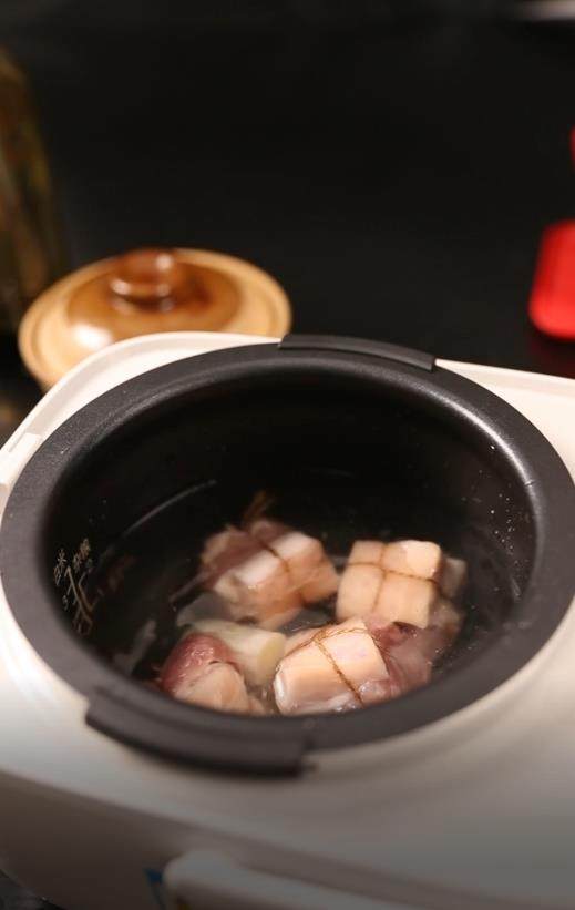 东坡肉,铺上肉肉,肉皮朝上