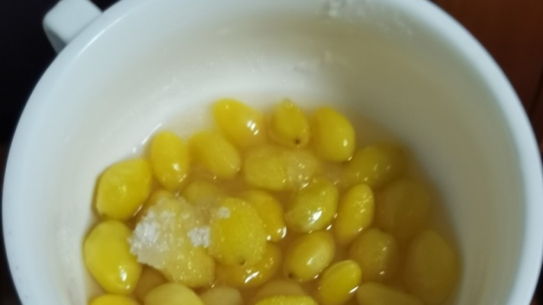 宅家美食——潮汕小吃芋泥白果, 煮熟的白果中加入适量的白糖放一旁备用