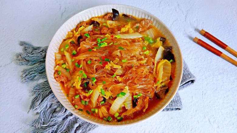牛肉粉丝煲,粉丝劲道爽滑!牛肉嫩滑可口,汤汁拌饭也好吃。