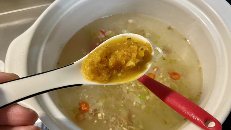 牛肉粉丝煲➕肥牛金针粉丝煲,调味:一汤匙黄灯笼辣椒酱,这是灵魂