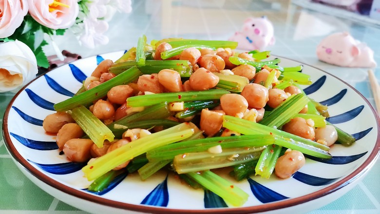 凉拌芹菜花生米,成品图!