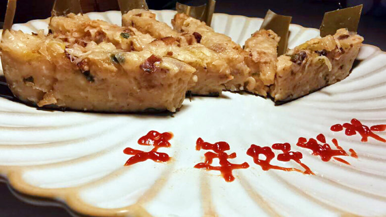 腊味萝卜糕,直接切块即可食用,煎过更好吃
