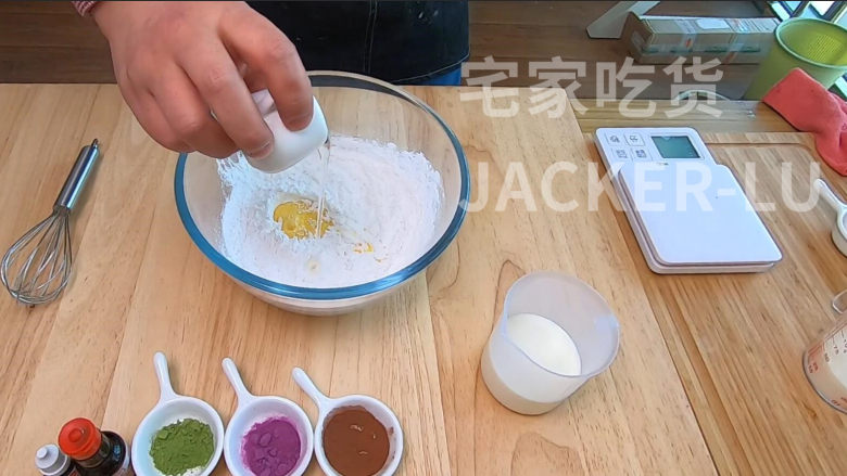 萌萌猫爪麻薯,软软萌萌,香甜软糯,不容错过的新年小甜品。,加入<a style='color:red;display:inline-block;' href='/shicai/ 140122'>玉米油</a>20克。