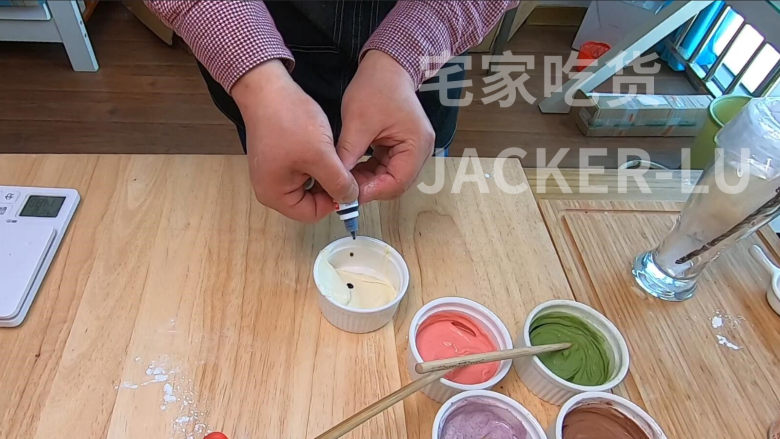 萌萌猫爪麻薯,软软萌萌,香甜软糯,不容错过的新年小甜品。,一份面糊加入黑色素5滴。
