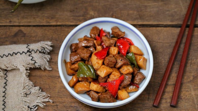 杏鲍菇牛肉粒,一道营养丰富又美味的杏鲍菇牛肉粒就做好了!