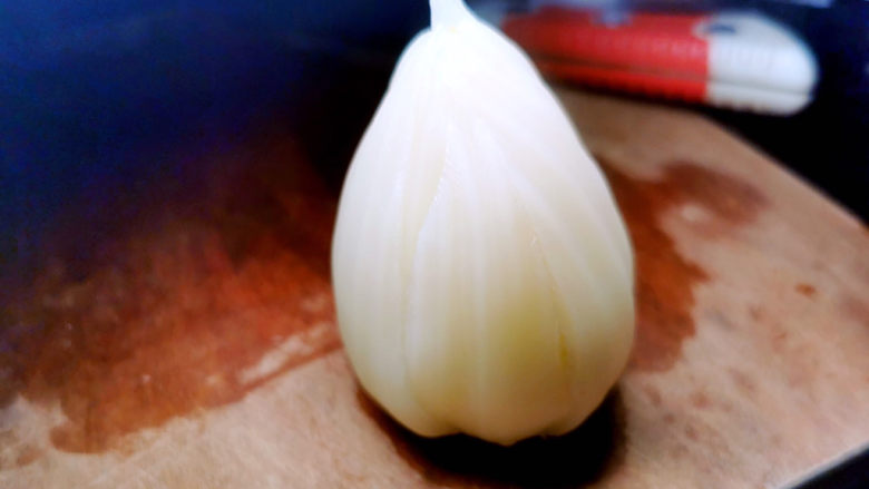 金汤娃娃菜,娃娃菜汆烫熟,冲凉,合起来成一朵含苞待放的莲花