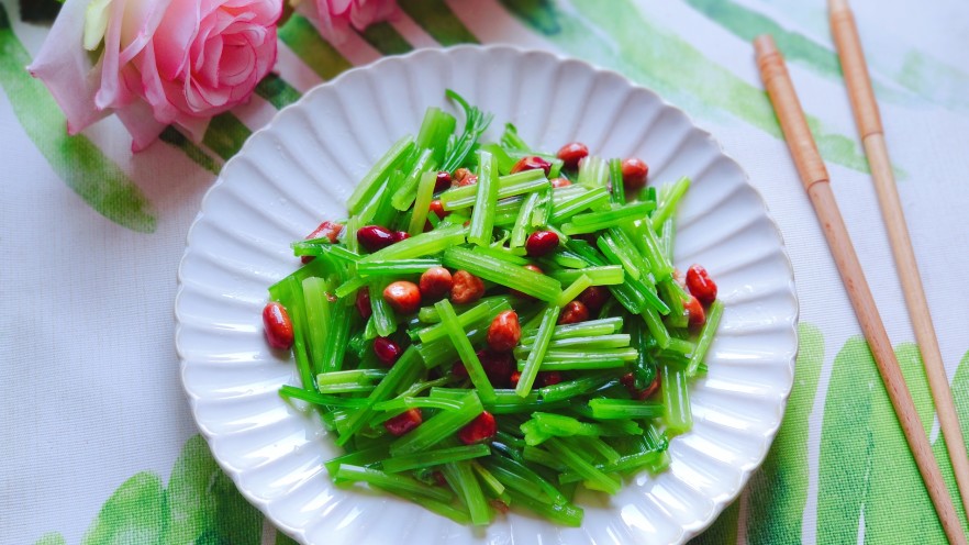 凉拌芹菜花生米