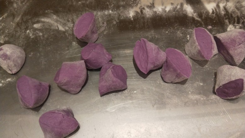 紫薯花卷,切成小剂子?
