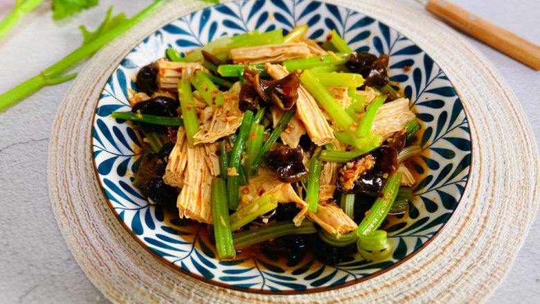 腐竹拌芹菜,清香爽口开胃消食