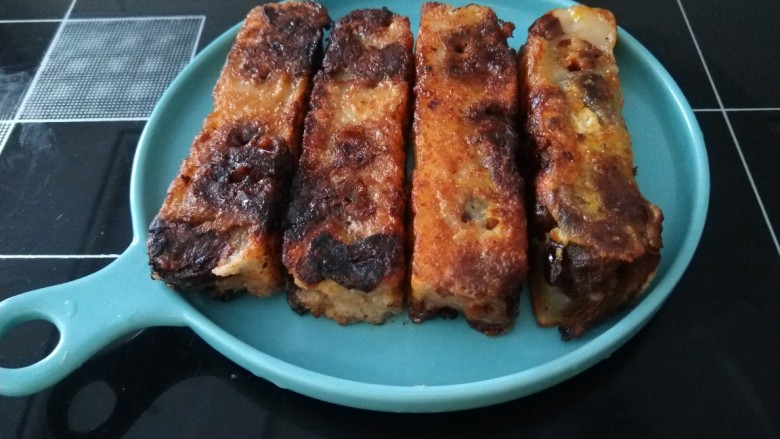 红糖年糕,可以撒上面包糠,没有算了。