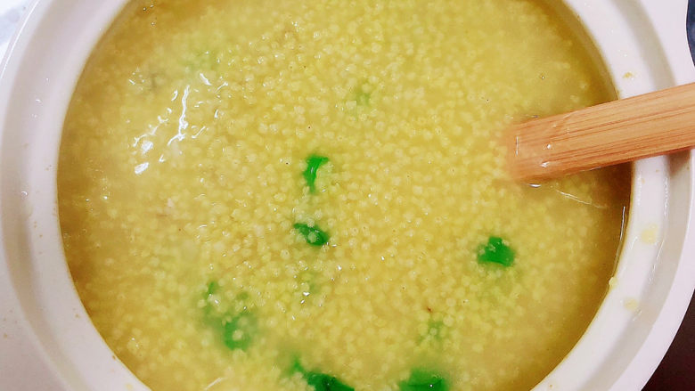 鸡肉山药粥,搅拌均匀,即可关火。