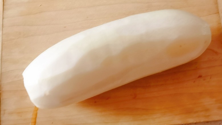 糖醋白萝卜,控水备用。