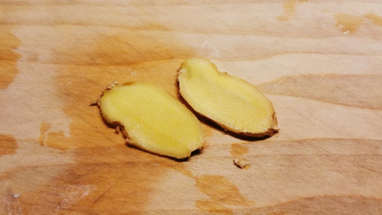 糖醋白萝卜,<a style='color:red;display:inline-block;' href='/shicai/ 37'>姜</a>片备好。