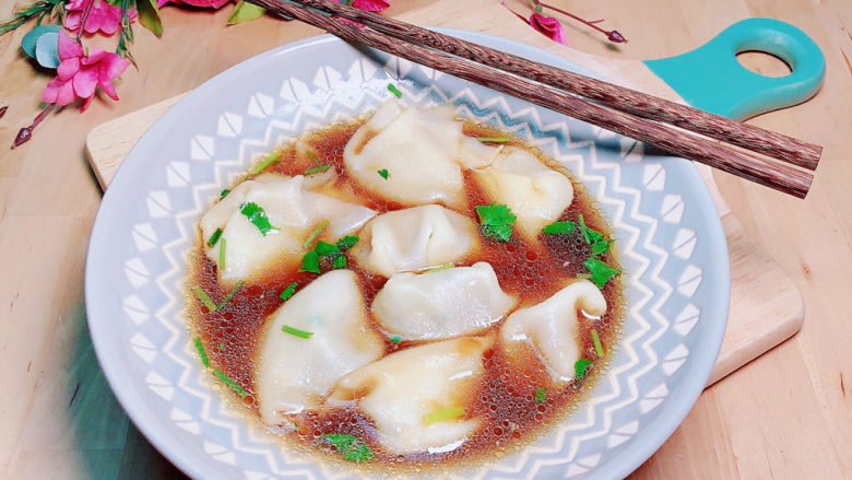 鲜肉小馄饨,鲜香的鲜肉小馄饨就上桌了！