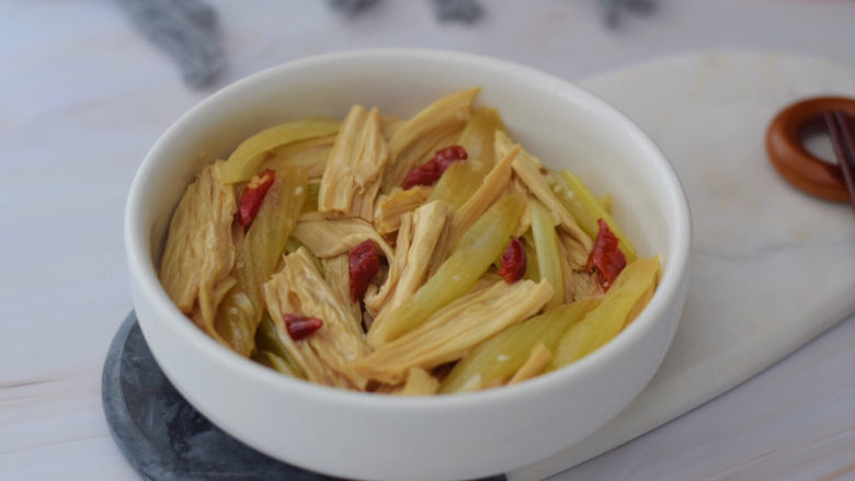 腐竹拌芹菜,成品图