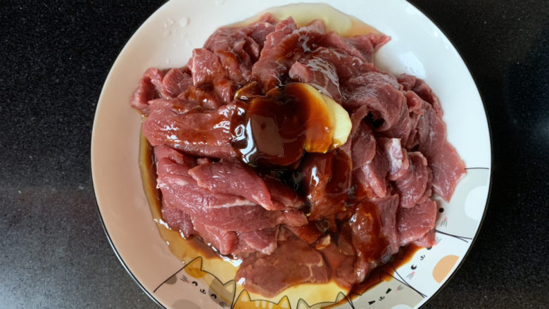 小炒黄牛肉,一个<a style='color:red;display:inline-block;' href='/shicai/ 17'>蛋清</a>