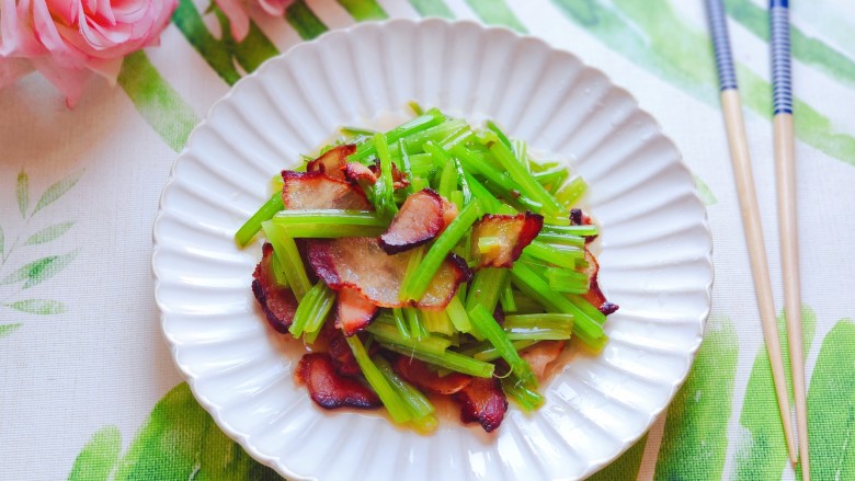 芹菜炒腊肉,色香味俱全