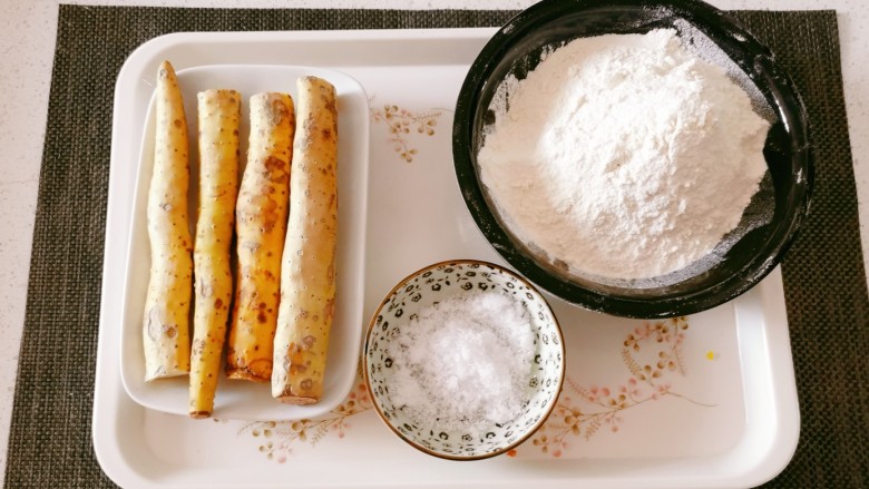 山药小饼,食材准备好。