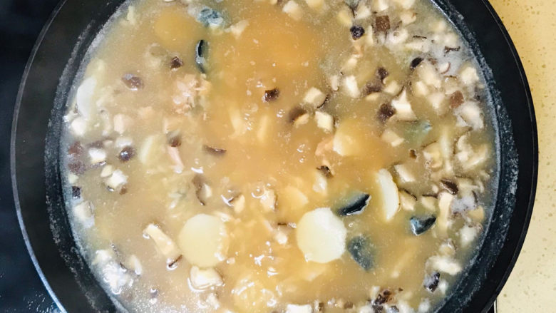 鸡肉山药粥,转中火,慢煮至熟,水分合适