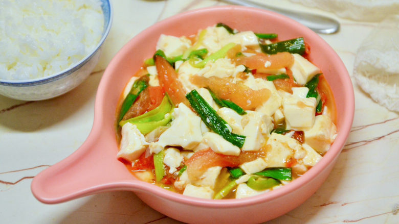 西红柿炒豆腐,看着挺有食欲,拌米饭吃哦