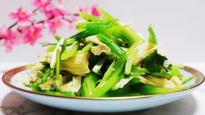 腐竹拌芹菜,成品图