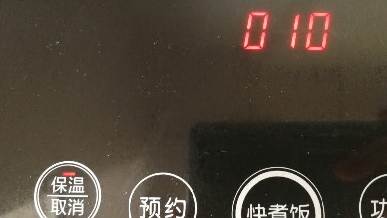 盐焗鸡翅,保温档再焖10分钟。