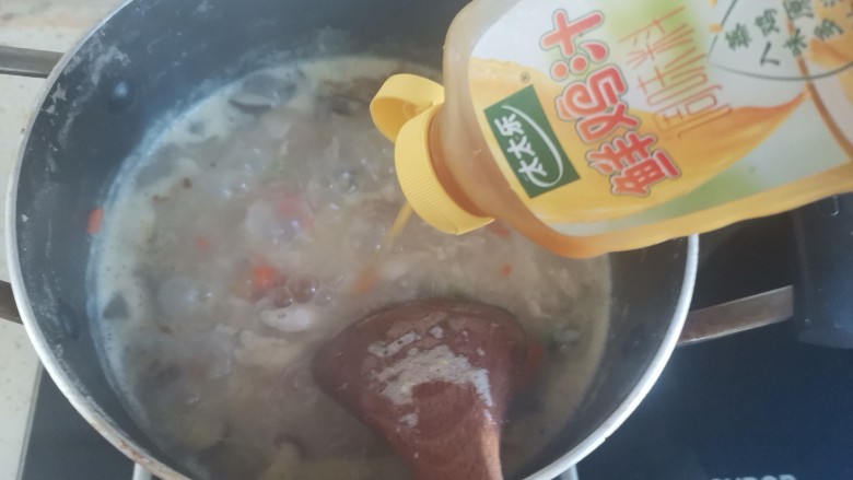 鸡肉山药粥,适量的鸡鲜鸡汁增鲜