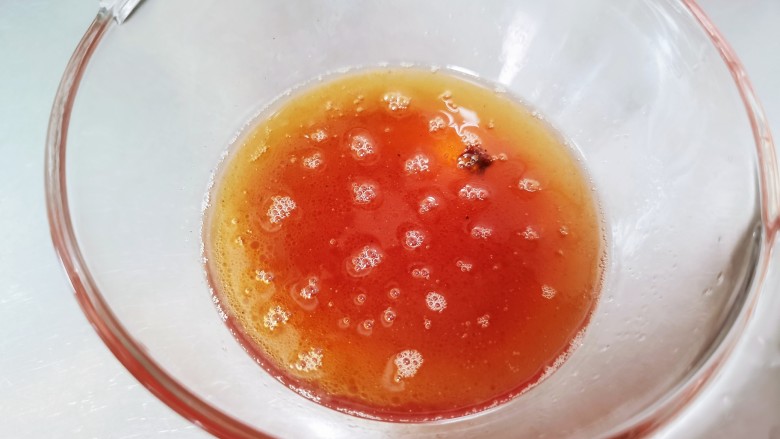 鲜肉小馄饨,捞出花椒,留下花椒水备用