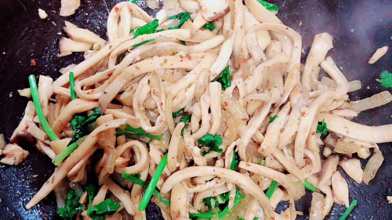 孜然杏鲍菇,入味后即可出锅了!