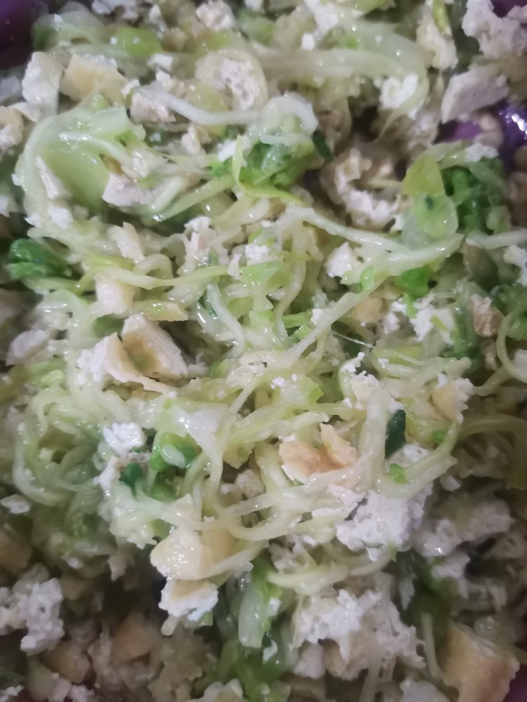 素锅烙,不用加盐了,角瓜刚才用盐腌了