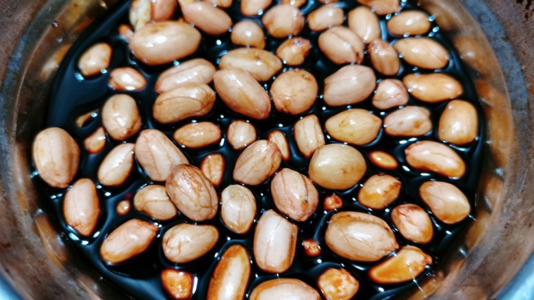 腐竹拌芹菜,<a style='color:red;display:inline-block;' href='/shicai/ 4262'>花生米</a>用<a style='color:red;display:inline-block;' href='/shicai/ 750'>陈醋</a>提前泡上两天使其入味