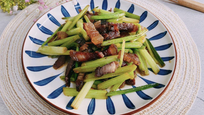 芹菜炒腊肉,芹菜炒腊肉成品图