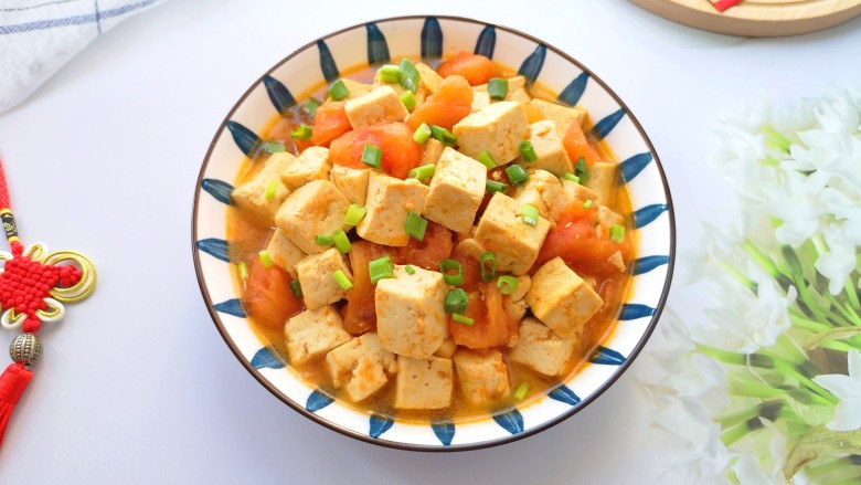 西红柿炒豆腐,这个香豆腐很好吃!