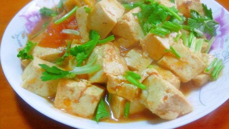 西红柿炒豆腐,<a style='color:red;display:inline-block;' href='/shicai/ 3551'>西红柿</a>炒<a style='color:red;display:inline-block;' href='/shicai/ 465'>豆腐</a>。