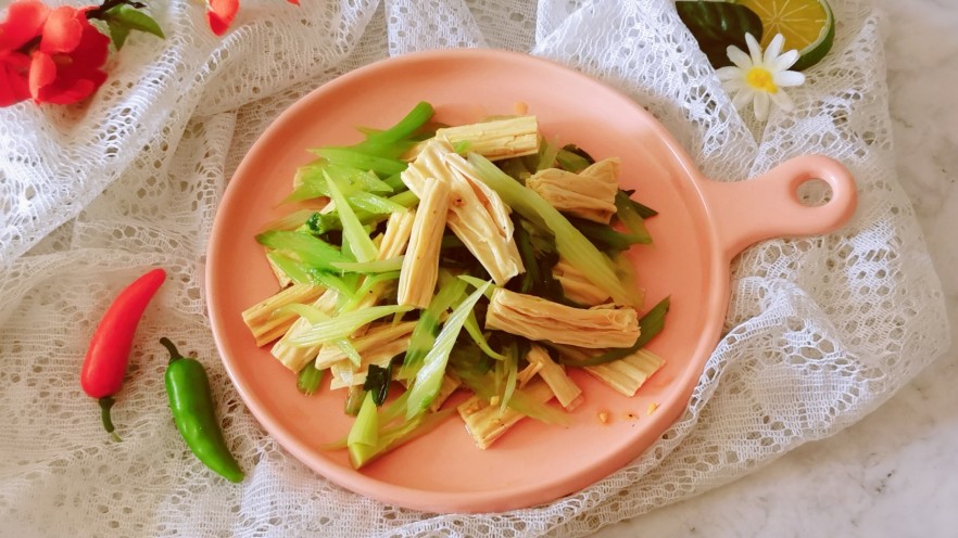 腐竹拌芹菜