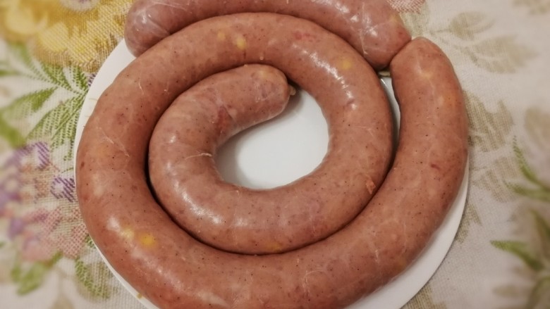 黑胡椒玉米脆皮肠,肉馅罐8分满,全部罐好。