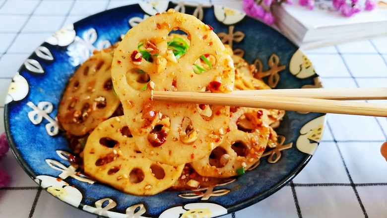 香辣藕片,清脆爽口,香辣藕片就做好了