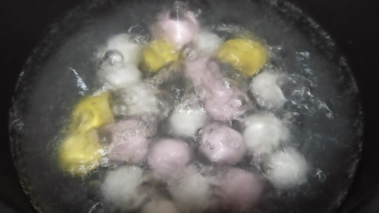 水果汤圆,水烧开，再放入小小汤圆
