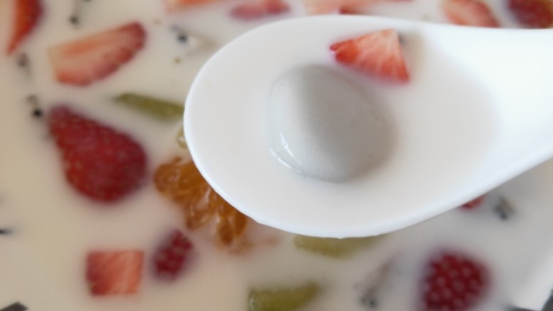 水果汤圆,芝麻馅儿的