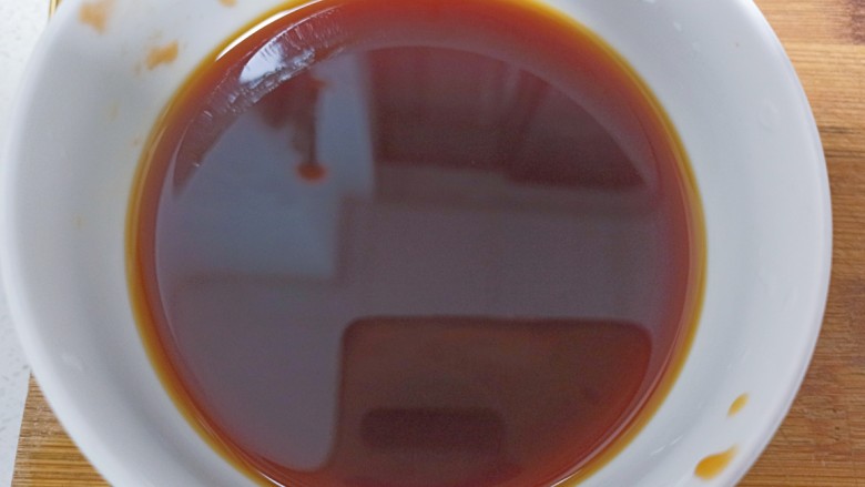 红烧冻豆腐,<a style='color:red;display:inline-block;' href='/shicai/ 699'>番茄酱</a>,耗油,生抽加清水调好备用