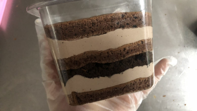 梦龙脆皮盒子,依次反复,直到盒子的八九分满即可。