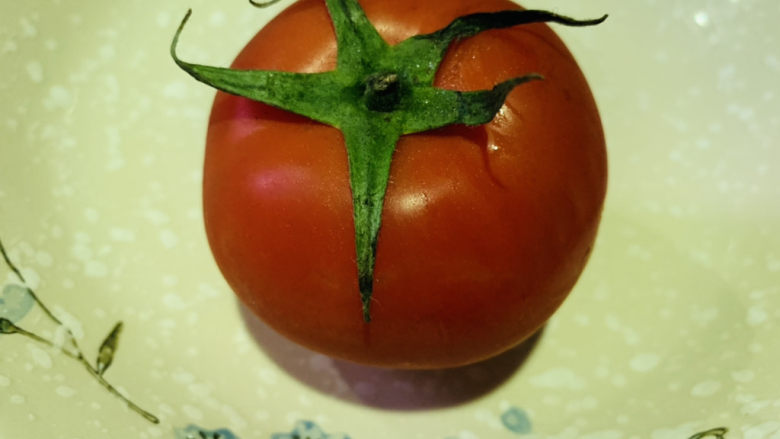 西红柿炒土豆片,<a style='color:red;display:inline-block;' href='/shicai/ 3551'>西红柿</a>准备一个,洗净