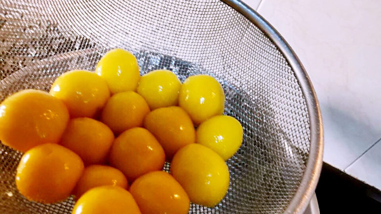 水果汤圆,沥干水份